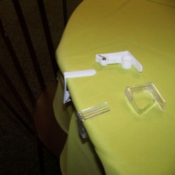 4 pinces transparentes pour nappe 4.6 x 4.3 cm