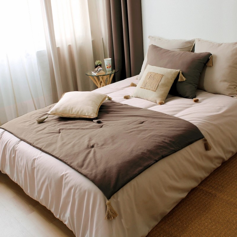 Édredon bout de lit en coton avec pompons Cocoon – Chic et douillet