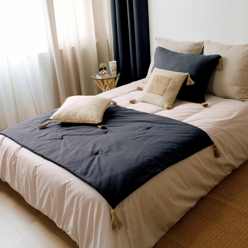 Édredon bout de lit en coton avec pompons Cocoon – Chic et douillet